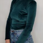 prezentacja damskiej odzieży na modelce
