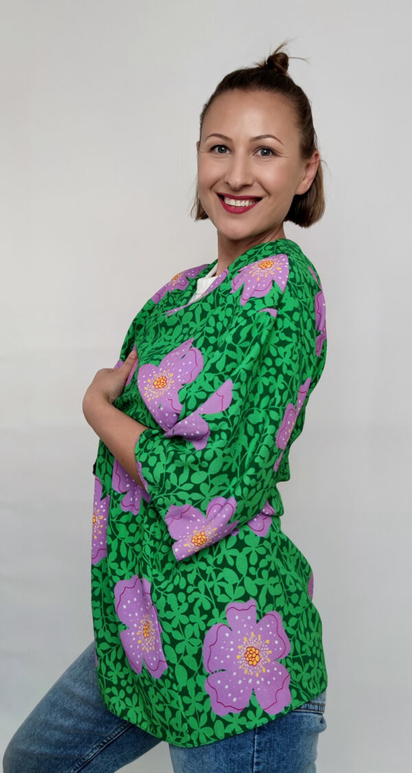 wiskozowe kimono w roślinny print i fioletowe kwiaty